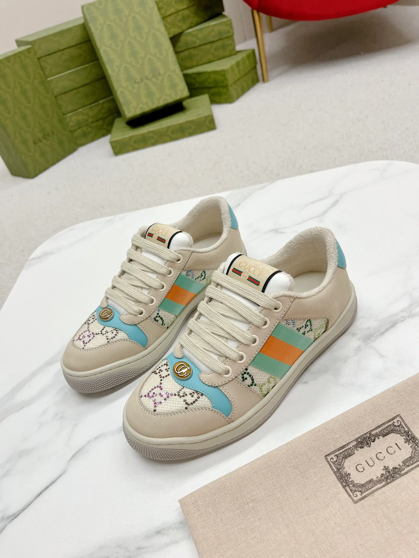 👟👟Ex-factory price 480👟👟 Gucci————Purchase version GG series distressed dirty shoes-hot style is coming! 9 times out of 10 sales, you will definitely get the money. Ready stock! Spot goods! Spot goods! New colors added - the ultimate version on the market! Purchase the original version and develop it... fabric, material, outsole, and details can be compared at will! Open-mold Swarovski one-to-one replica rhinestone chain...Metal cherry pendant...Metal double G crystal cylindrical mark...Gucci original customized narrow webbing...Super flash series - flash diamond chain. The cherry decoration is detachable and can be changed into two to match with each other to show your personality. Exclusive color-brushed cowhide fabric. Hand-made distressed is very textured and has a sense of luxury! The details of the workmanship can be seen in the drawings, and no line is missed. The original terry cloth is delicate, soft and more comfortable and breathable. The privately stamped two-color original TPU outsole (lower layer is wider, upper layer is narrower). Matching packaging⭐️ Size: Female 35-40 (Female 41 customized)